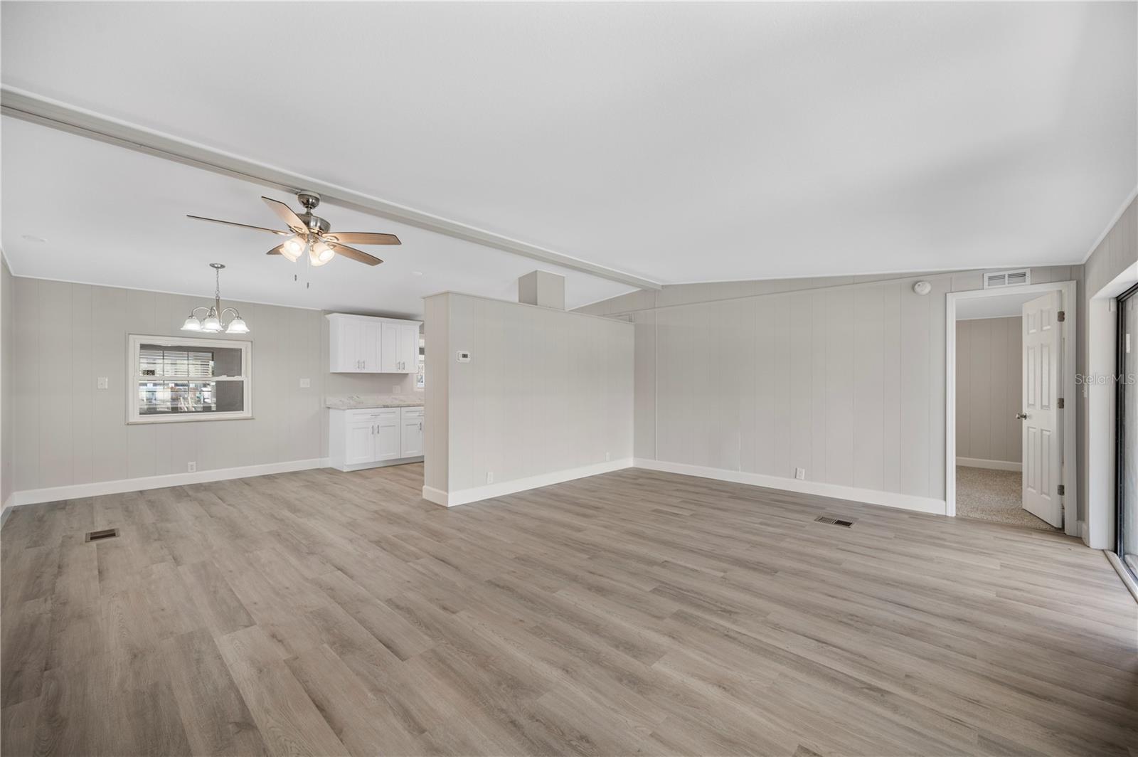 FLORAL LAKES - Residential