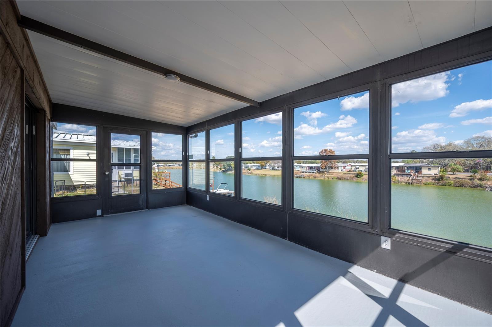 FLORAL LAKES - Residential