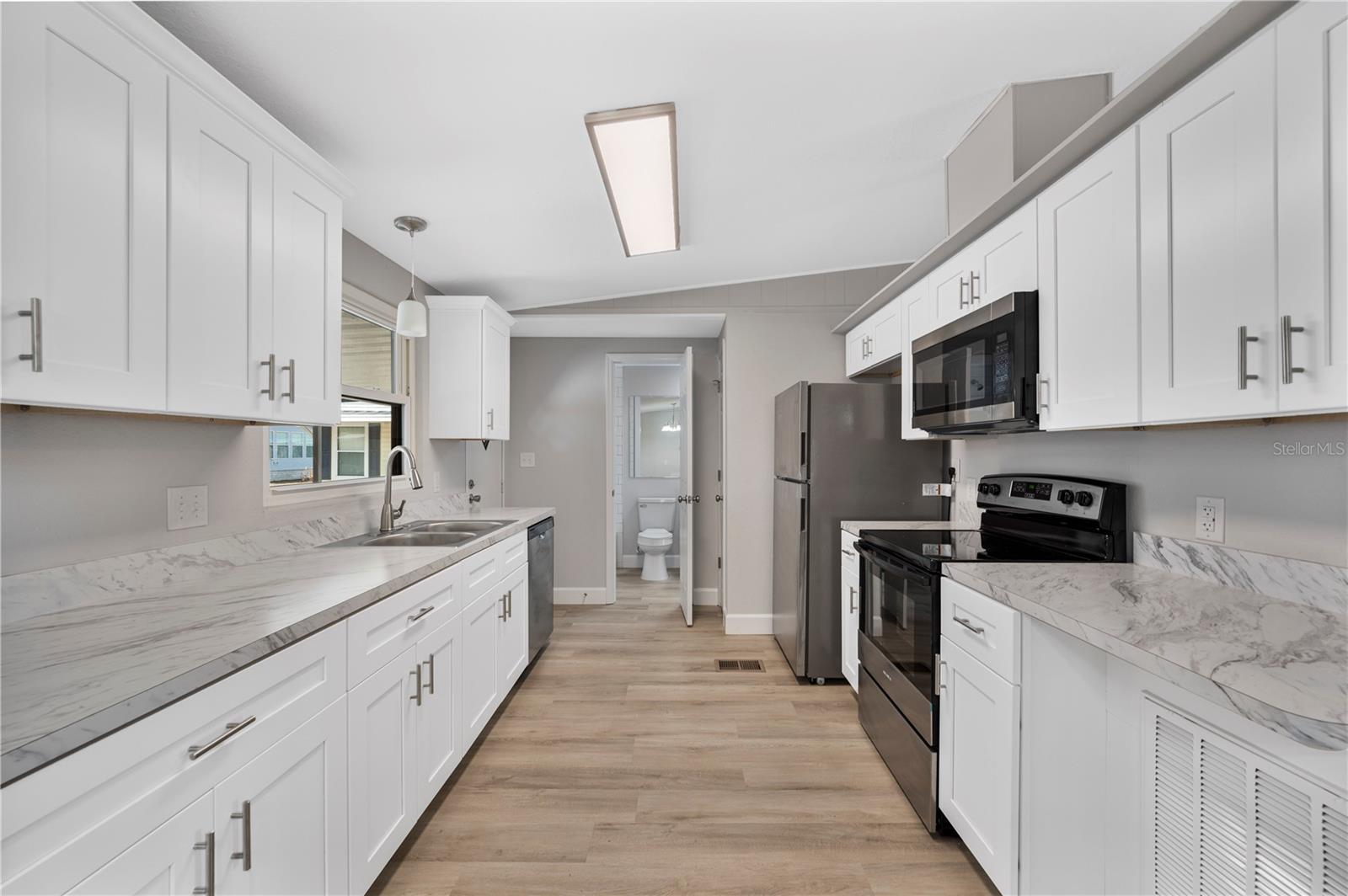 FLORAL LAKES - Residential