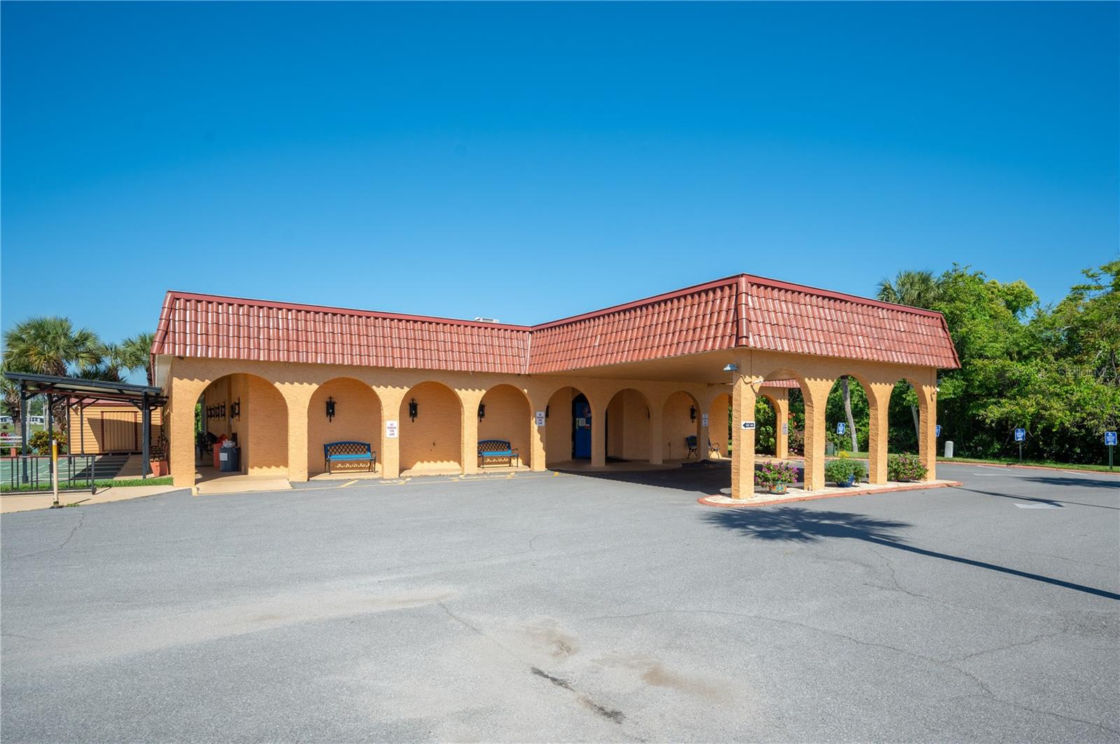 FLORAL LAKES - Residential