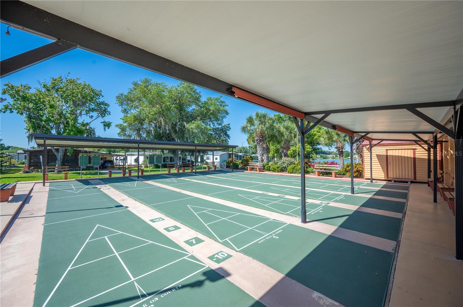 FLORAL LAKES - Residential