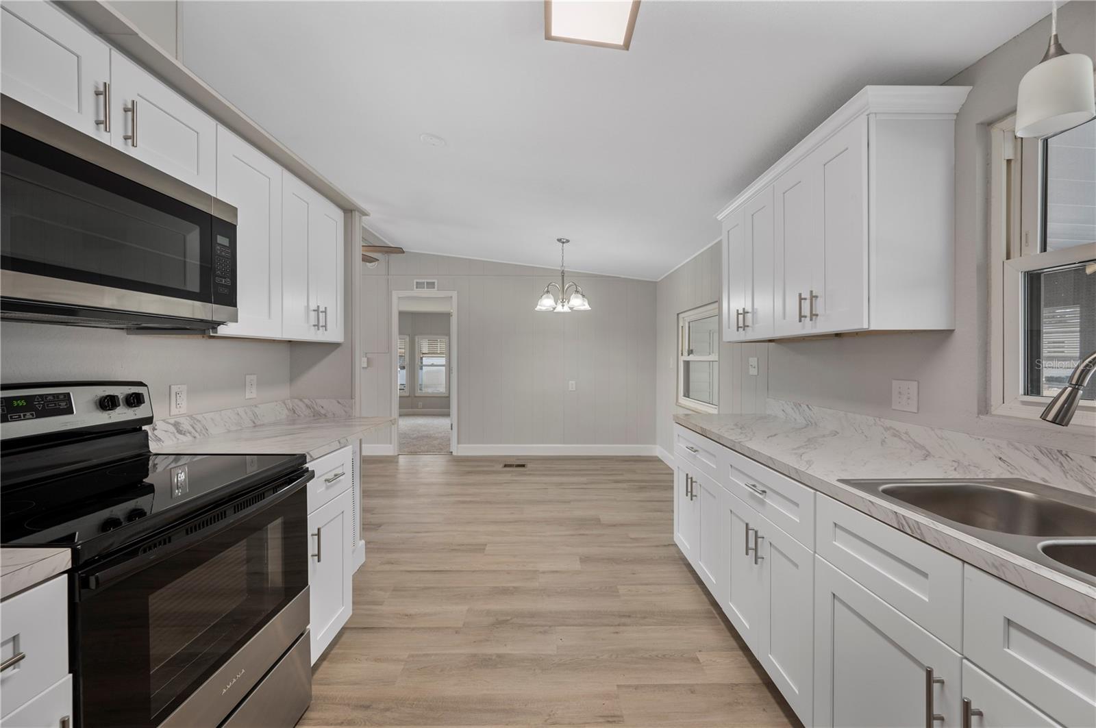 FLORAL LAKES - Residential