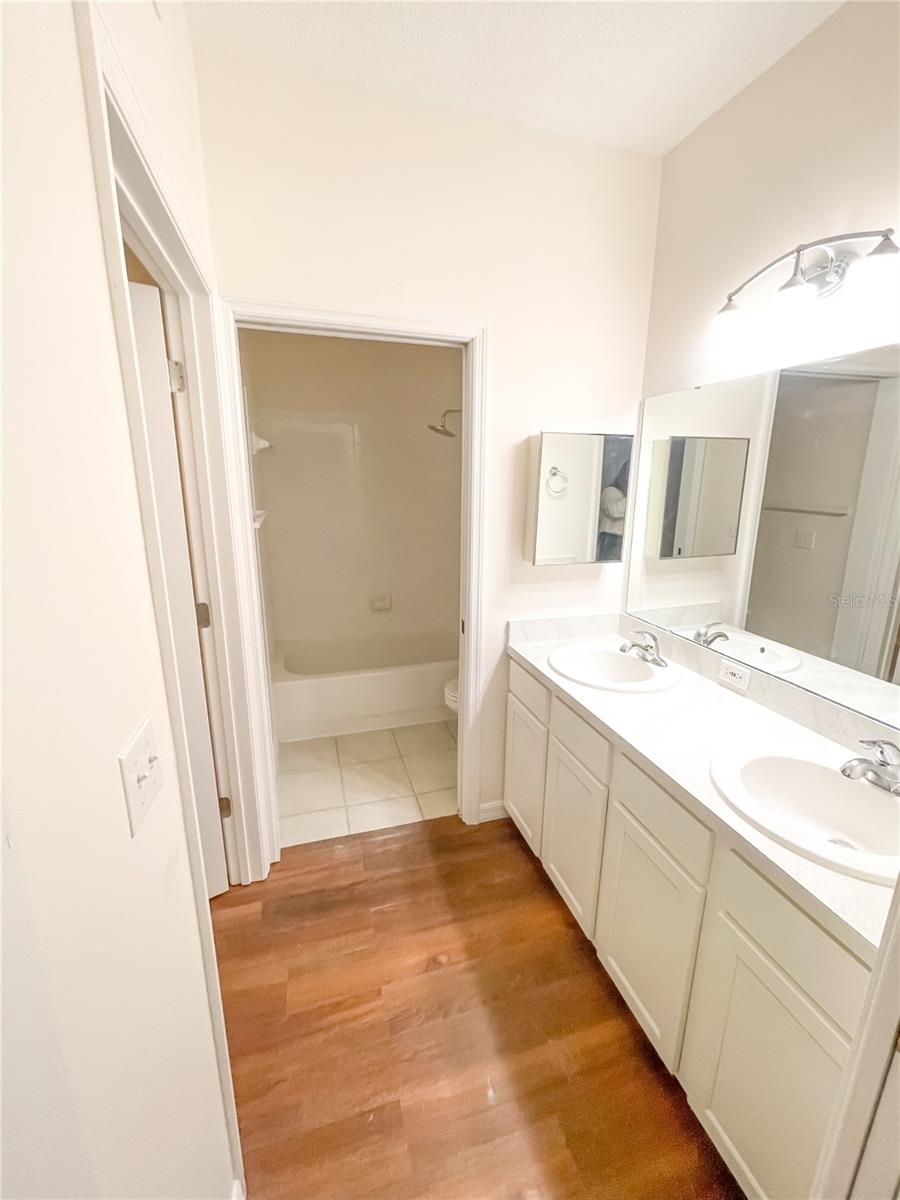 THE LINKS - Residential Lease