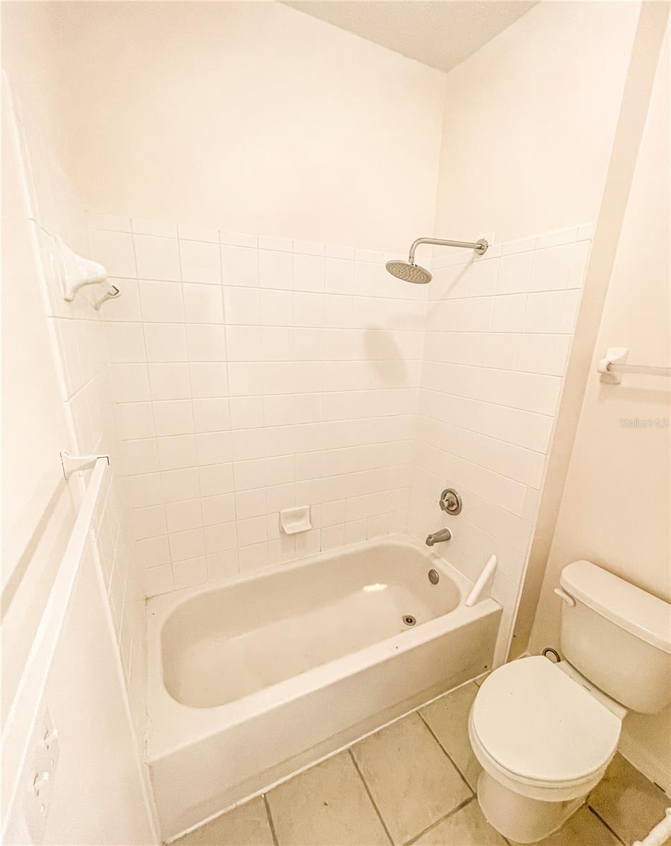 THE LINKS - Residential Lease