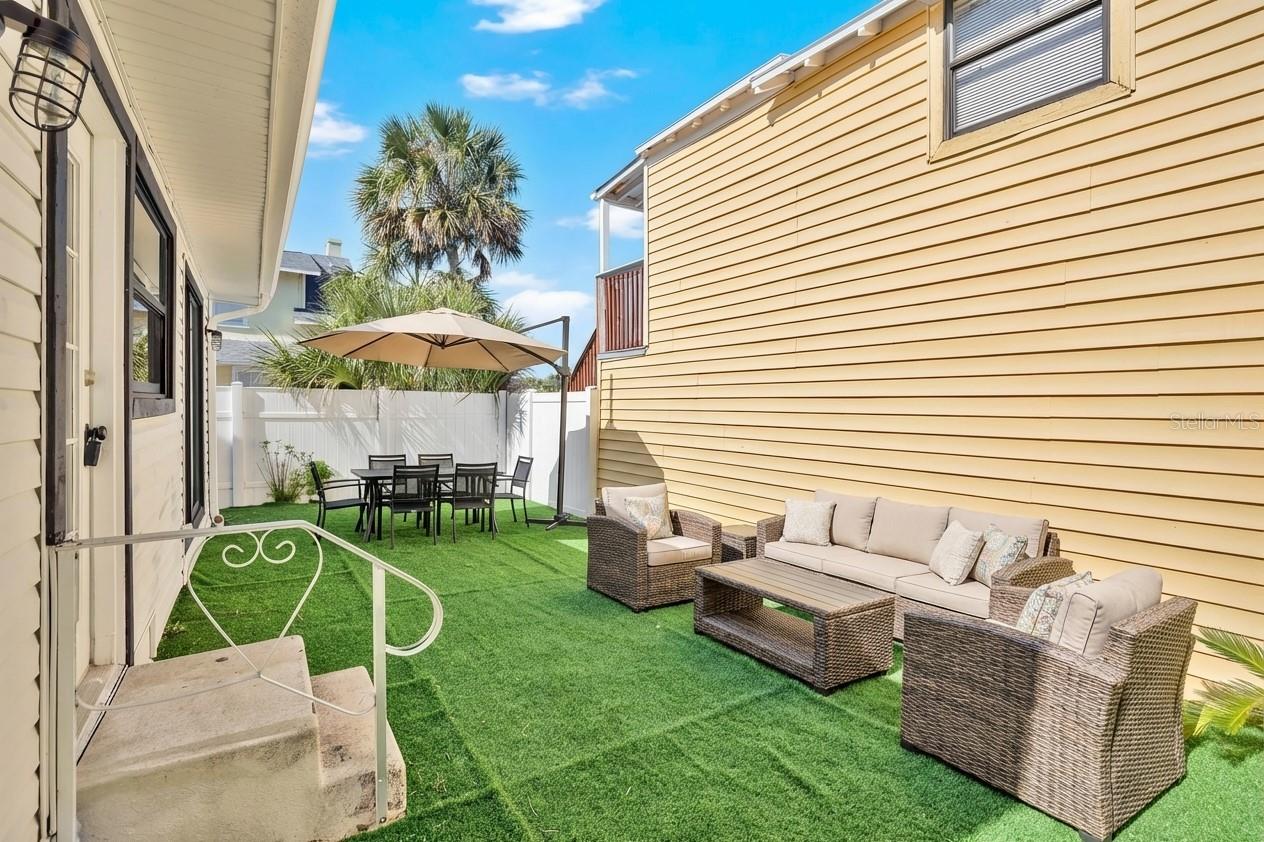 207 S OLEANDER AVENUE