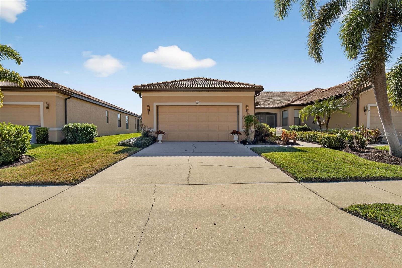 220 SHELL FALLS DRIVE, APOLLO BEACH, FL, 33572 1 220 SHELL FALLS DRIVE