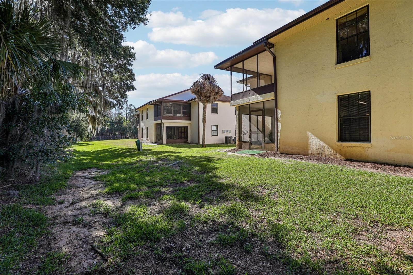COACH HOUSES/LEESBURG 2D - Residential
