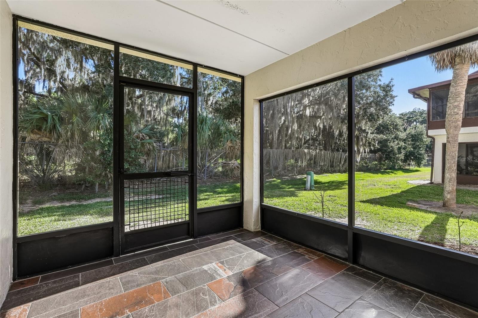 COACH HOUSES/LEESBURG 2D - Residential