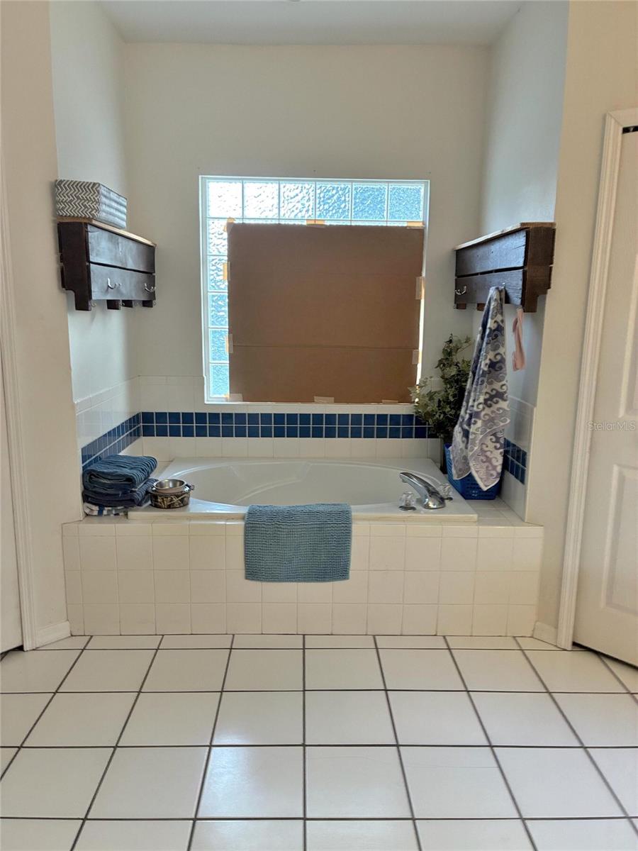 MOSER MARY B EST - Residential