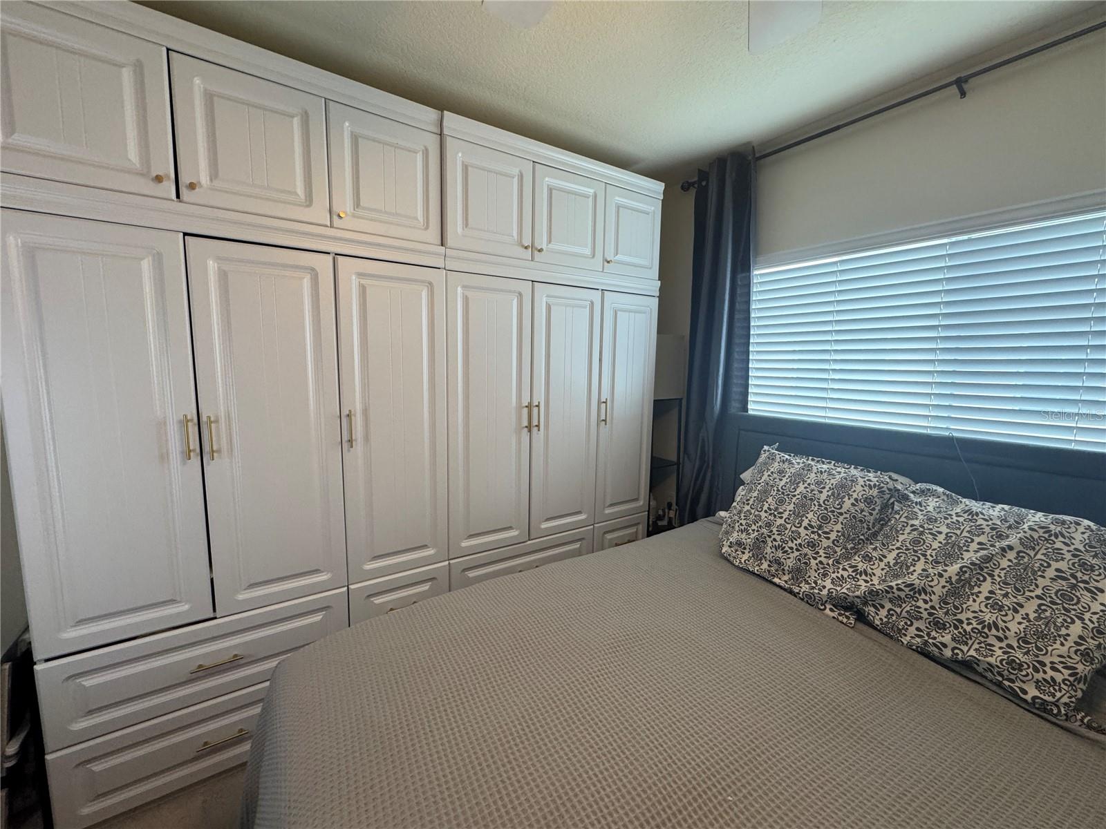 LAKESIDE VILLAGE TOWNHOME - Residential Lease