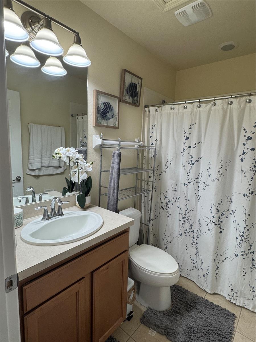 LAKESIDE VILLAGE TOWNHOME - Residential Lease