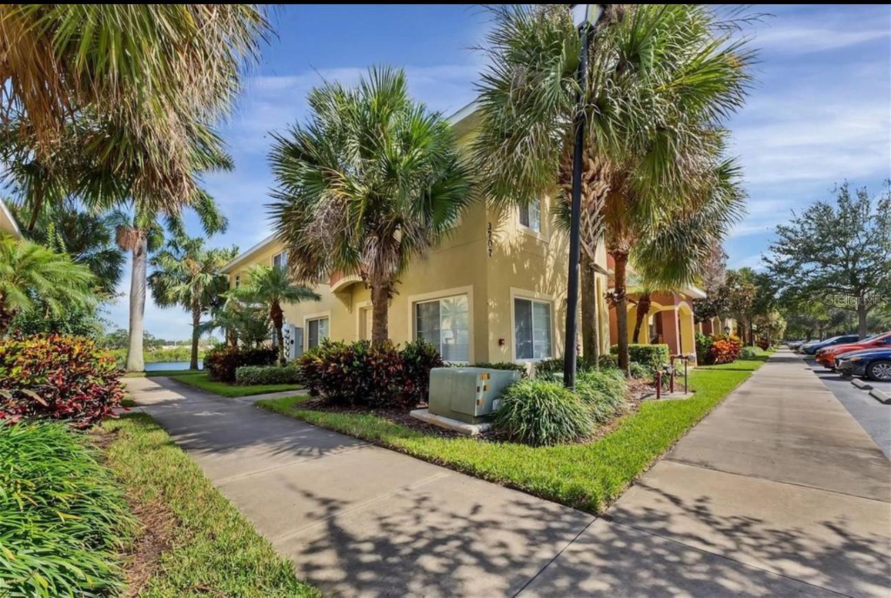 LAKESIDE VILLAGE TOWNHOME - Residential Lease