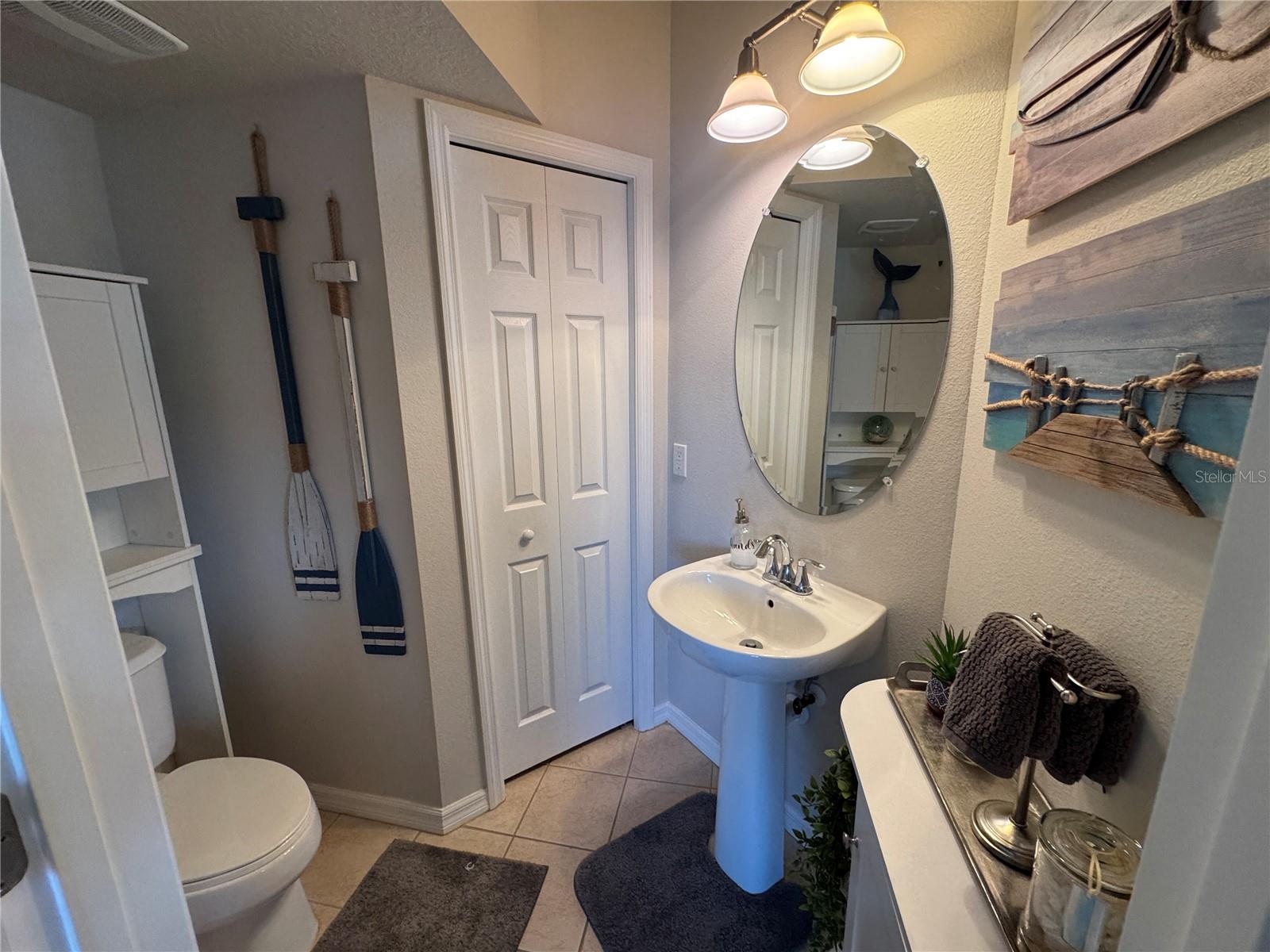 LAKESIDE VILLAGE TOWNHOME - Residential Lease