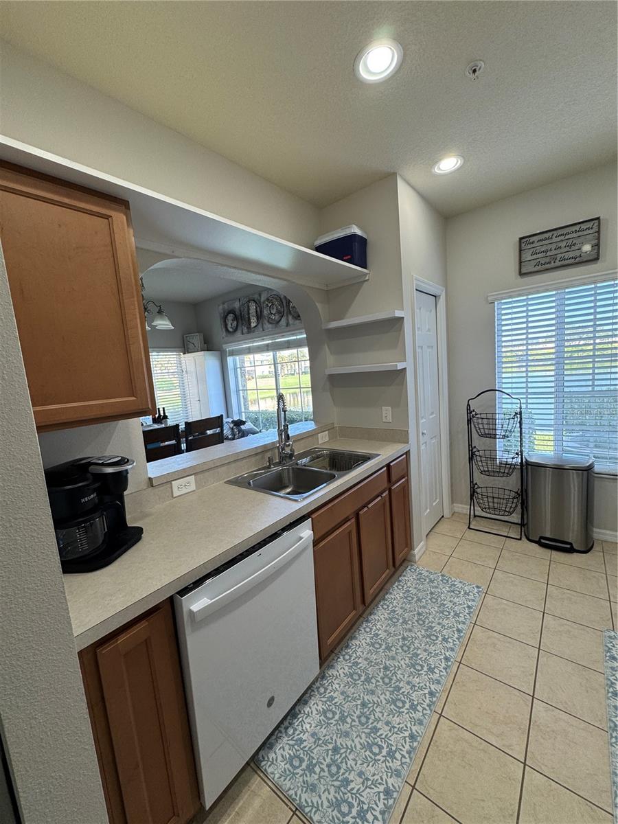 LAKESIDE VILLAGE TOWNHOME - Residential Lease