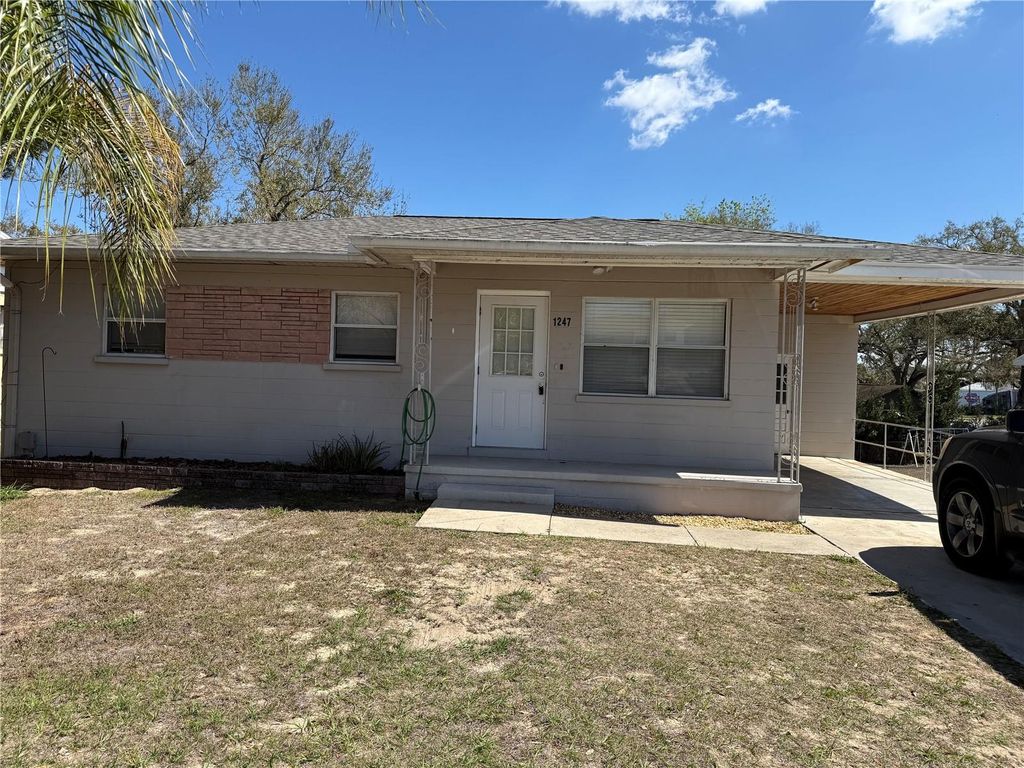 Photo of 1247 Lakeview Drive, Clermont, FL 34711 (MLS # G5110837)