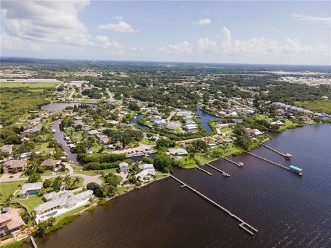 A home in ELLENTON