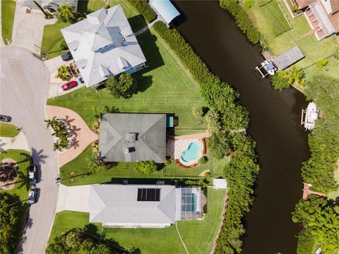 A home in ELLENTON