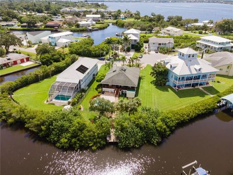 A home in ELLENTON