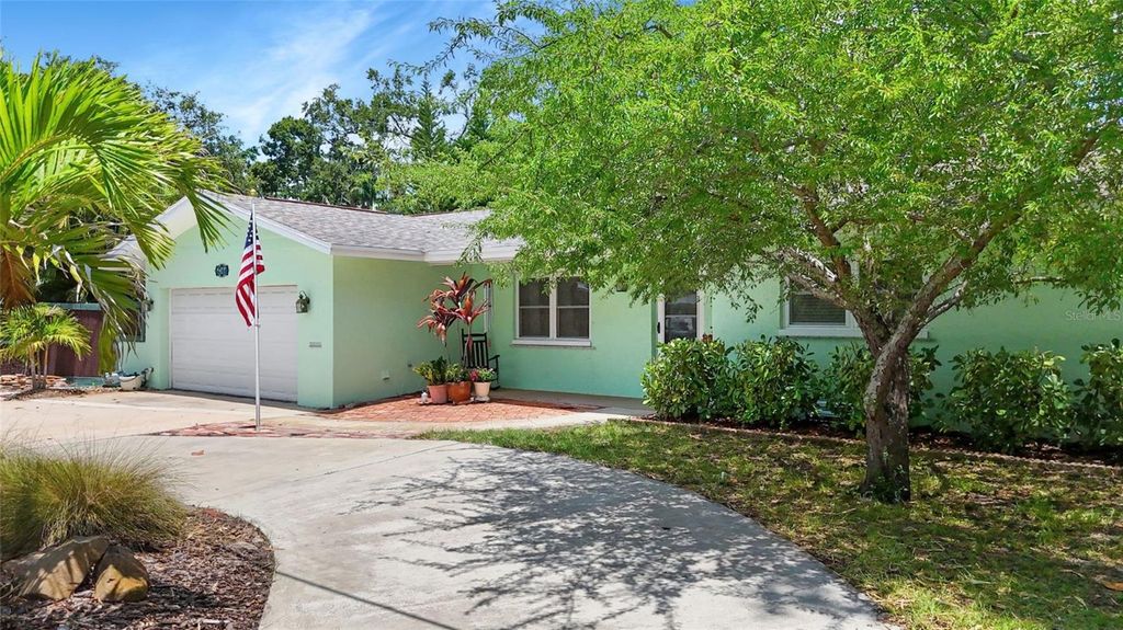 Photo of 6011 Tangerine Avenue S, Gulfport, FL 33707 (MLS # TB8392838)