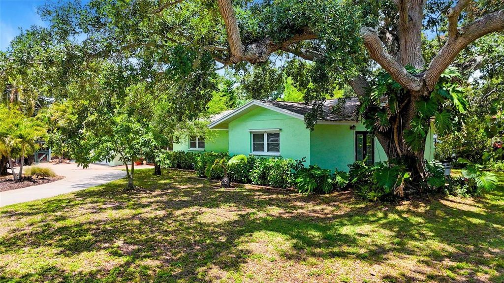 Photo of 6011 Tangerine Avenue S, Gulfport, FL 33707 (MLS # TB8392838)