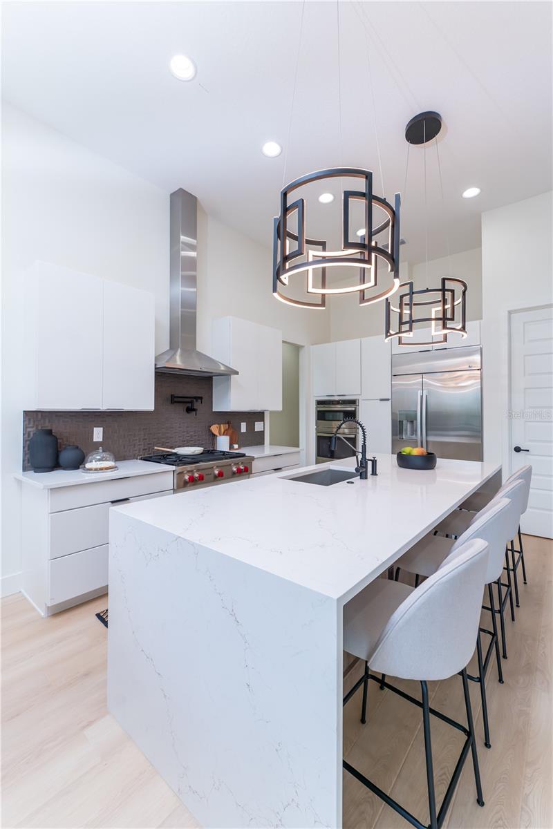 APOLLO BEACH UNIT SIX - Residential