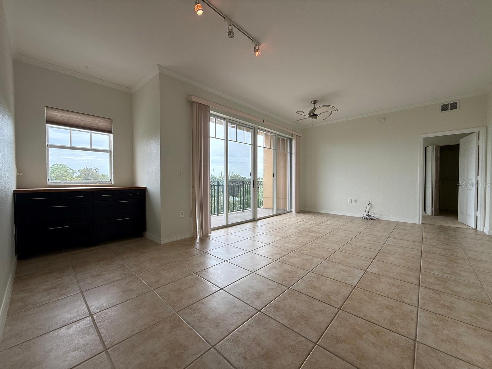 1064 N TAMIAMI TRAIL 1433