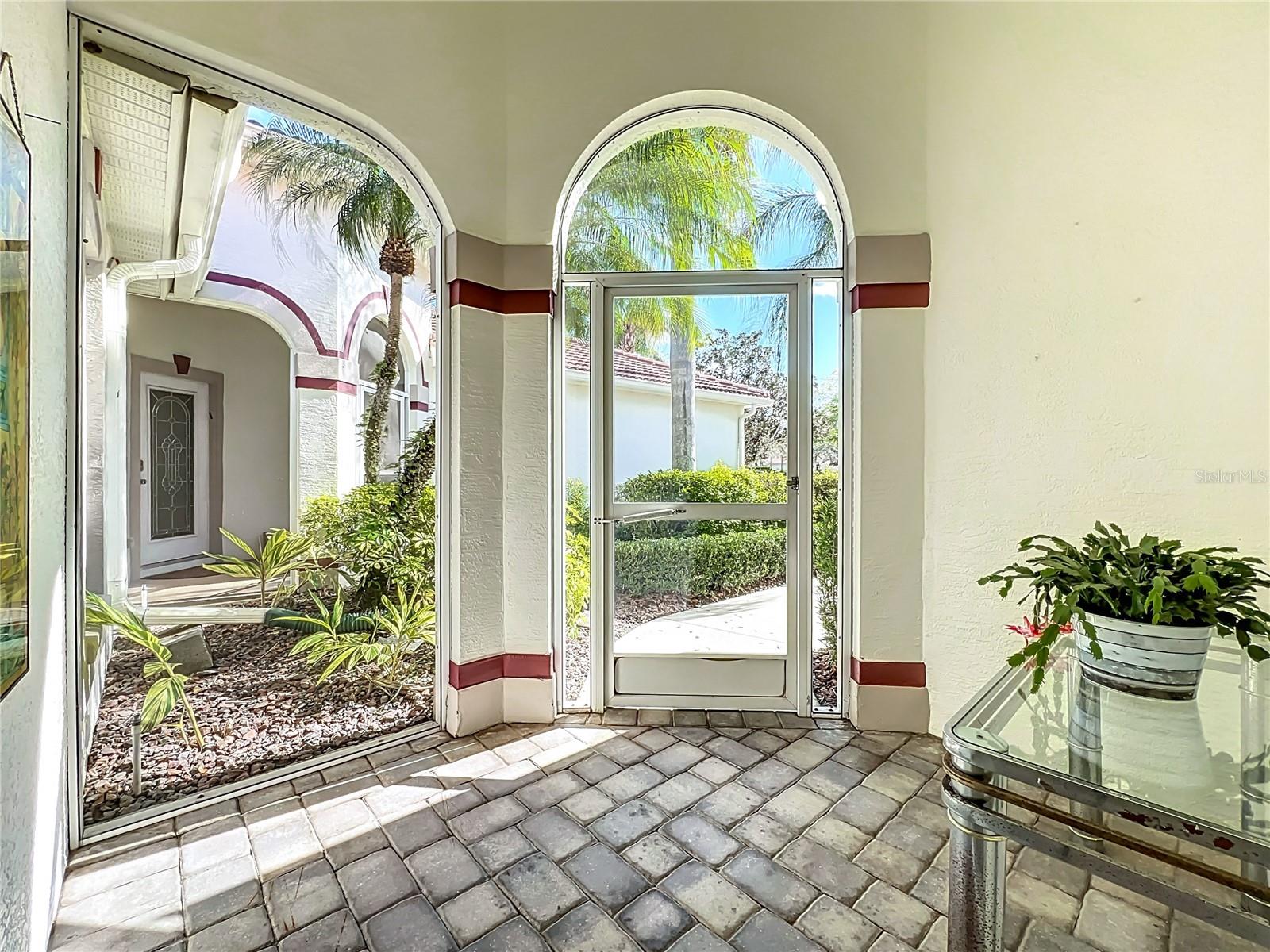 7156 MELROSE PLACE