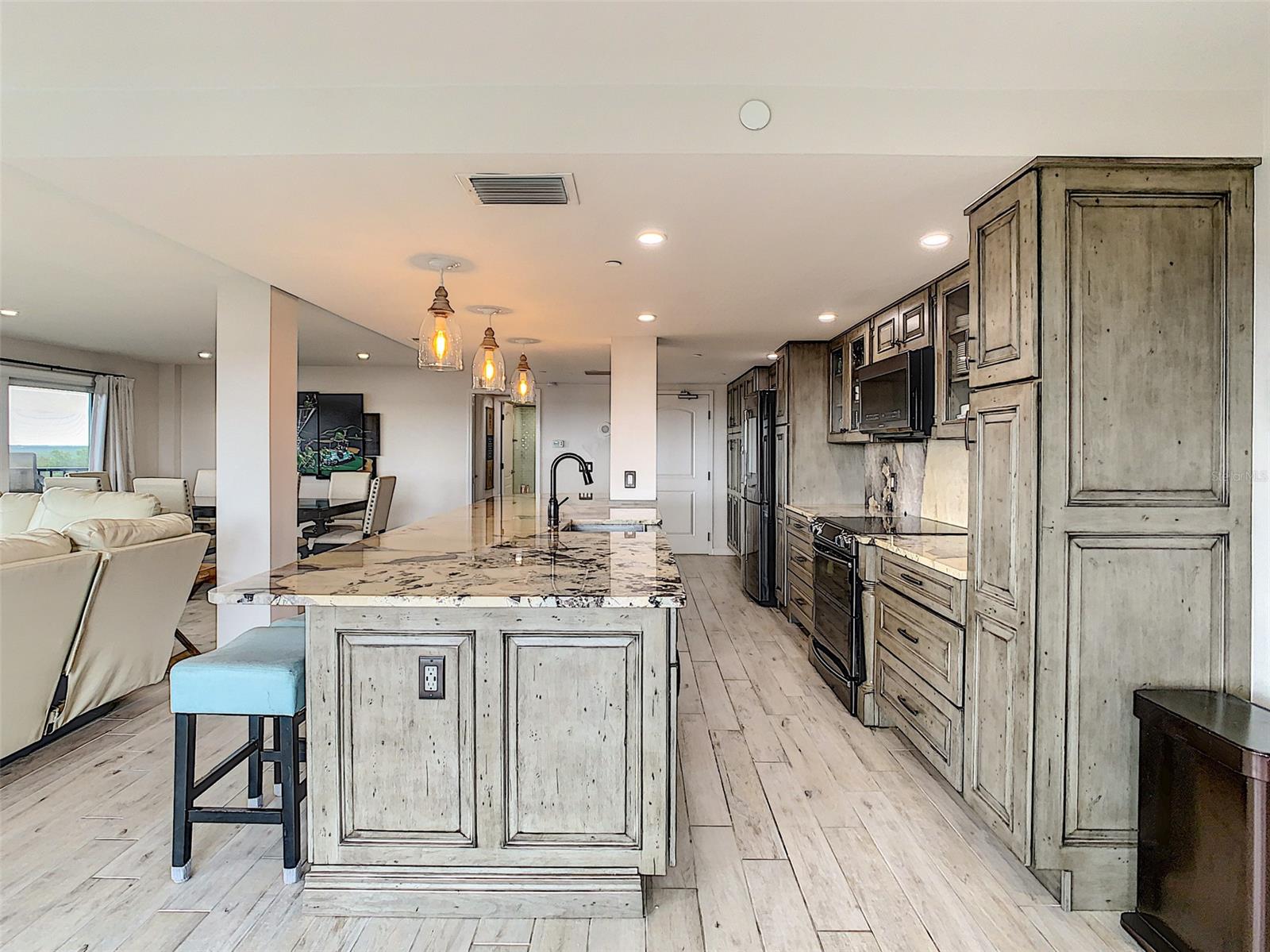 Diamond Head Point Condo - Residential