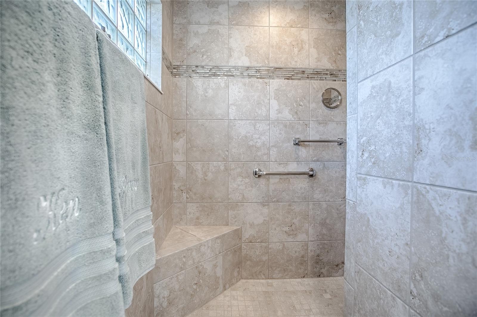 OXFORD OAKS PH 2 UN #833 - Residential