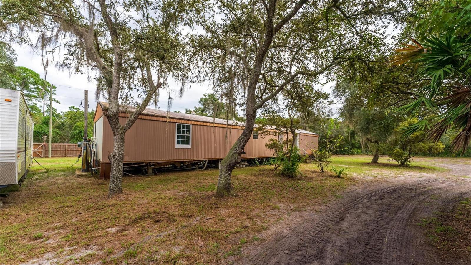 FRST LAKE CAMPSITES - Residential