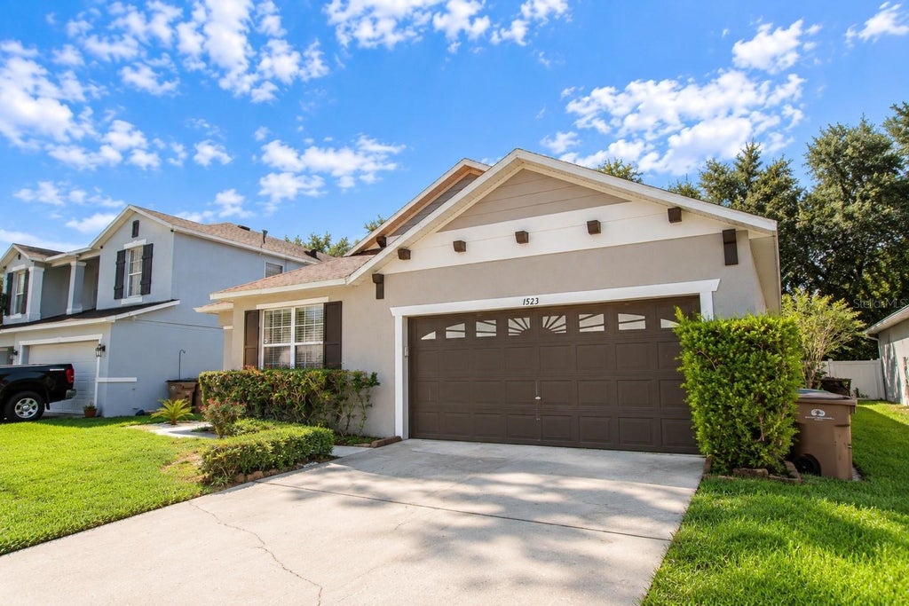 Photo of 1523 Blue Horizon Drive, Clermont, FL 34714 (MLS # OM733590)
