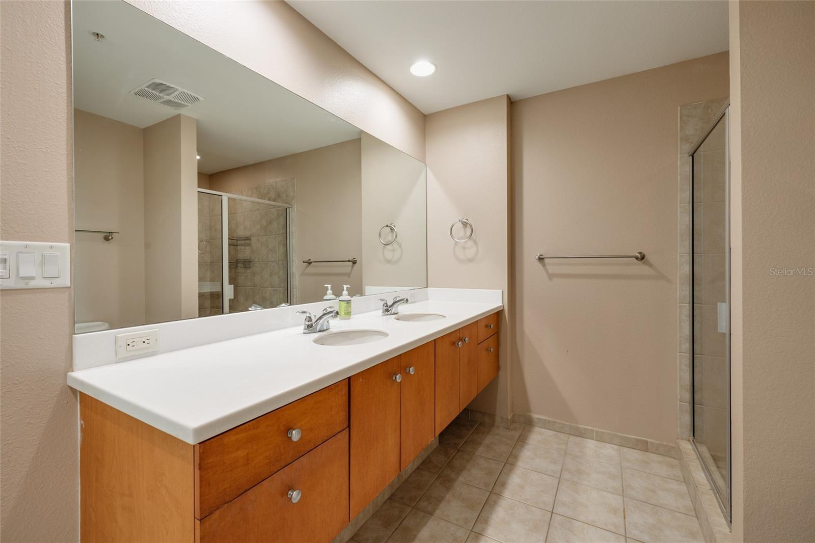 GRAND CENTRAL AT KENNEDY RESID - Residential