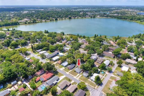 A home in LAKELAND