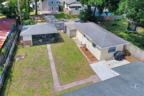 A home in LAKELAND