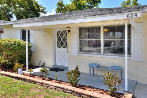 A home in LAKELAND