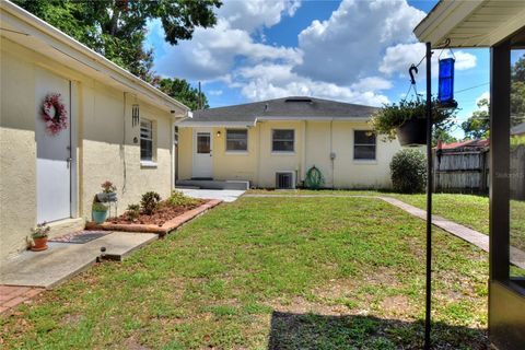 A home in LAKELAND