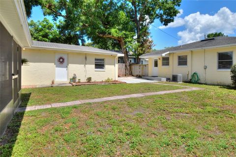 A home in LAKELAND