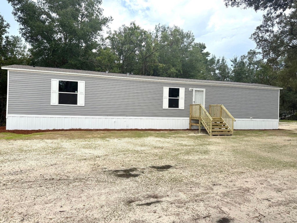 Photo of 102 Livingston Court, Satsuma, FL 32189 (MLS # S5157067)
