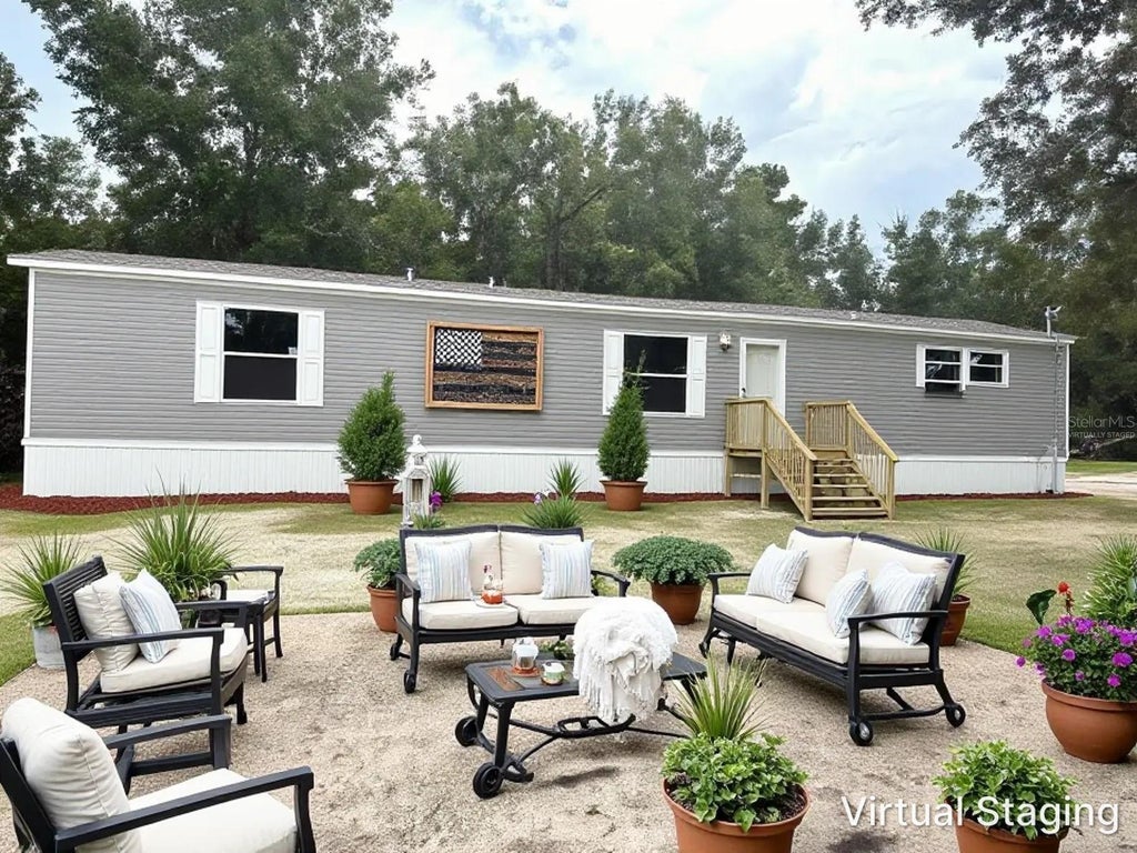 Photo of 102 Livingston Court, Satsuma, FL 32189 (MLS # S5157067)
