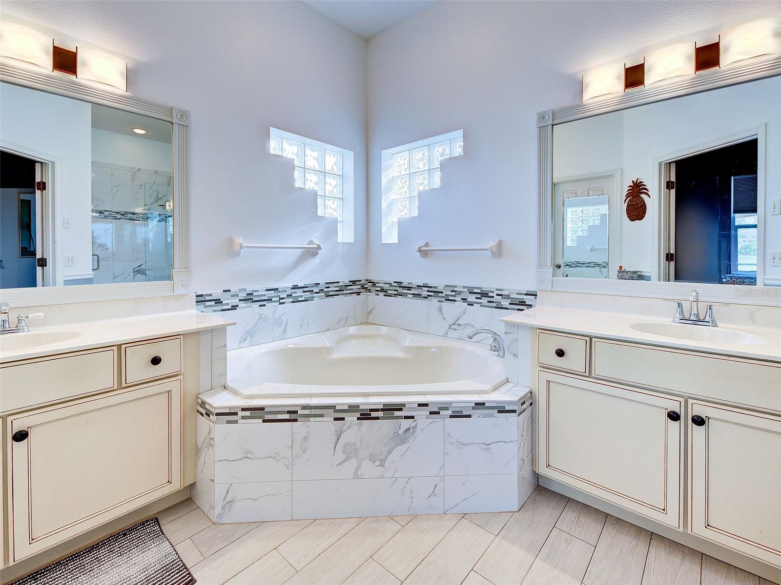 WOODMERE LAKES - Residential