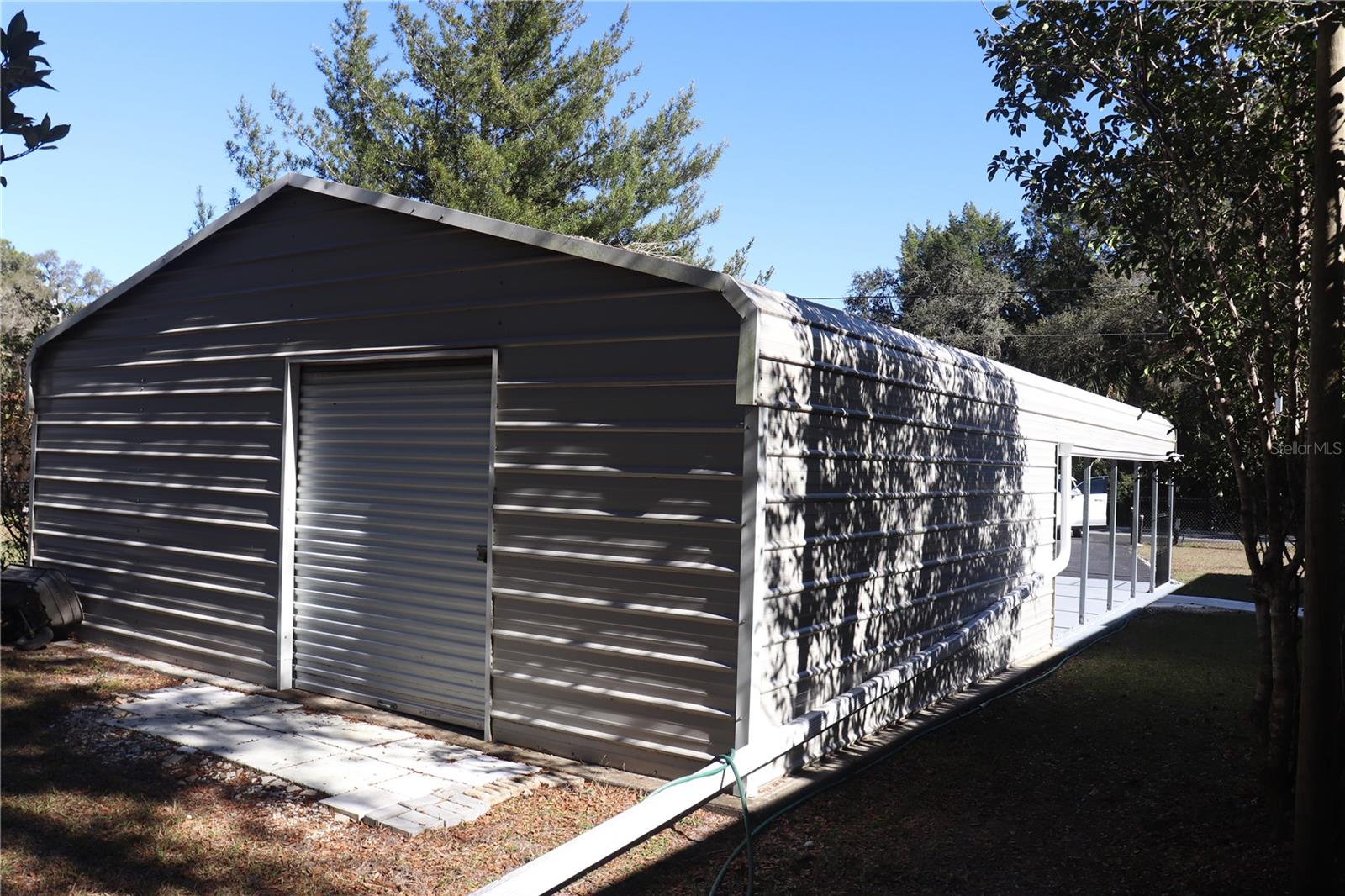 RIVER RETREATS - Residential