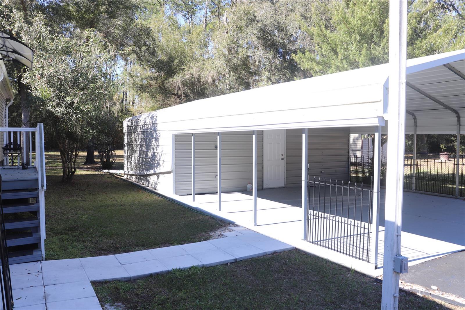 RIVER RETREATS - Residential