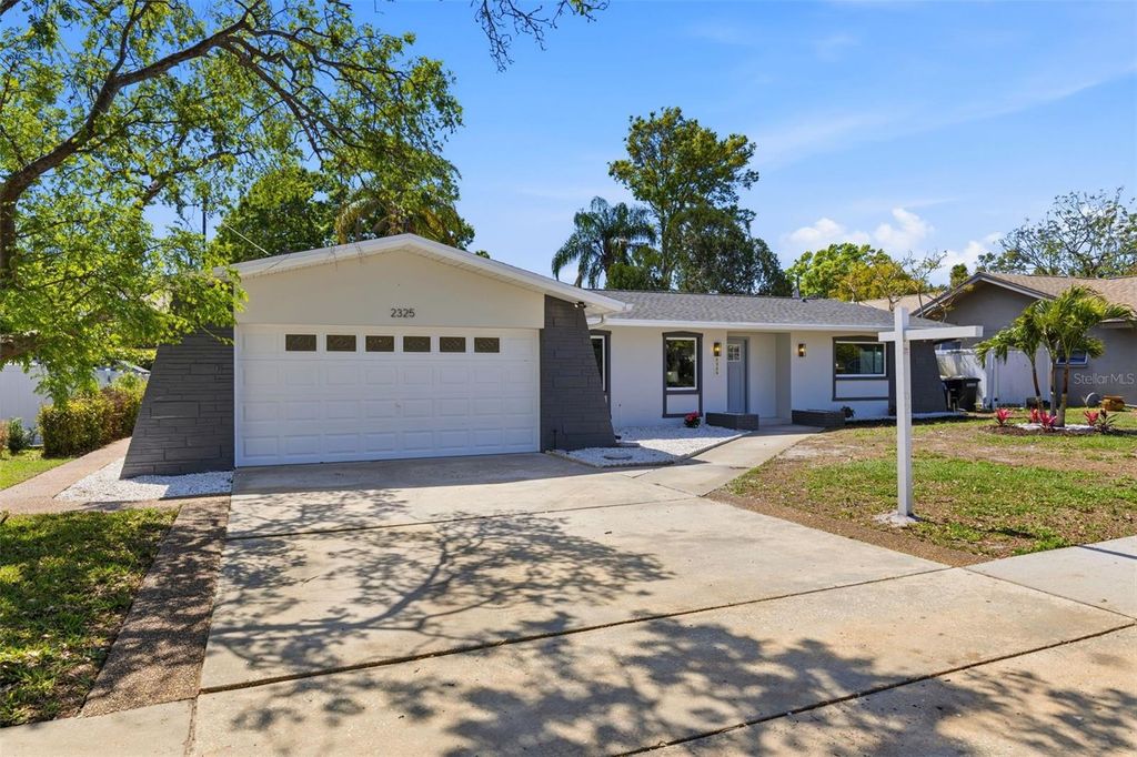 Photo of 2325 Glenmoor Road N, Clearwater, FL 33764 (MLS # TB8485993)