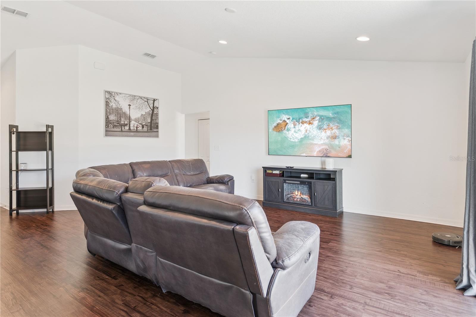 SOLIS GARDENS - Residential