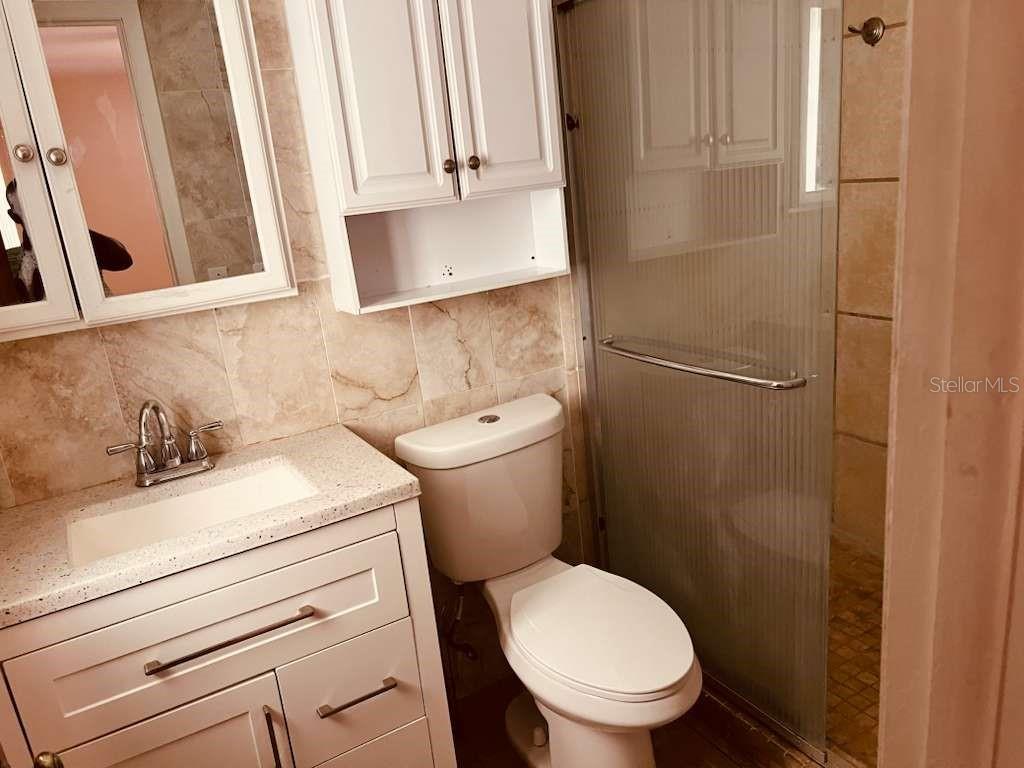 OAK HILL MANOR - Residential Lease