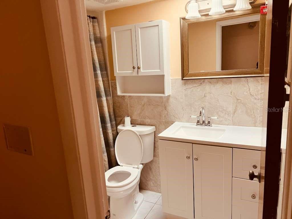 OAK HILL MANOR - Residential Lease