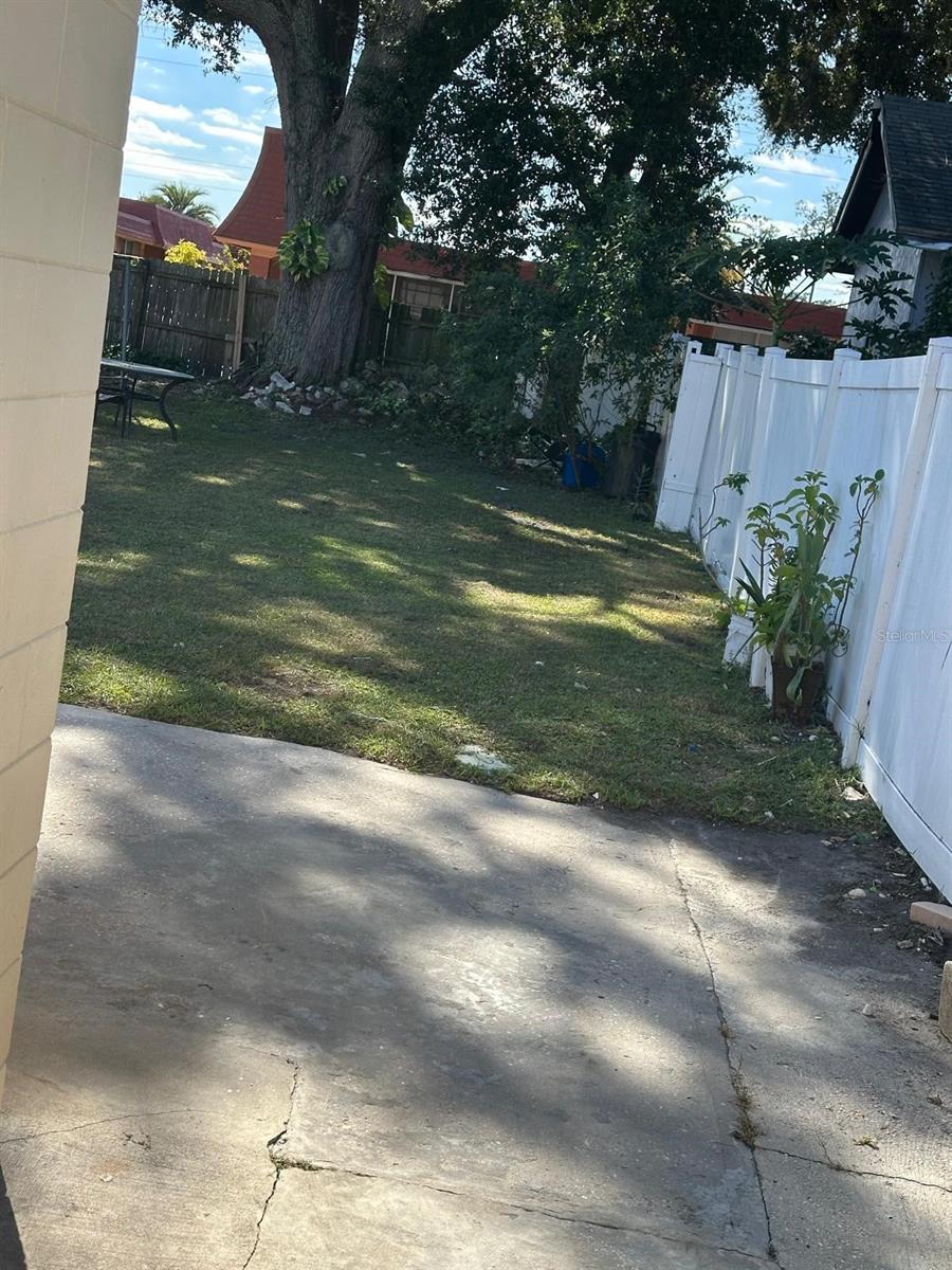 OAK HILL MANOR - Residential Lease