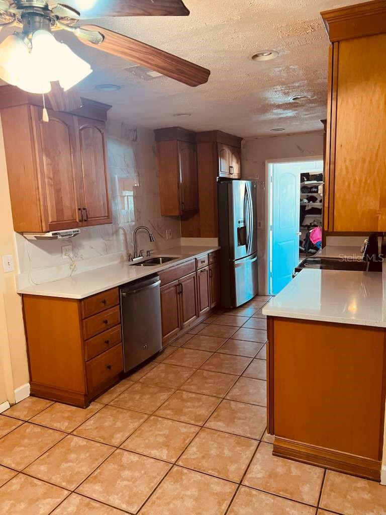 OAK HILL MANOR - Residential Lease