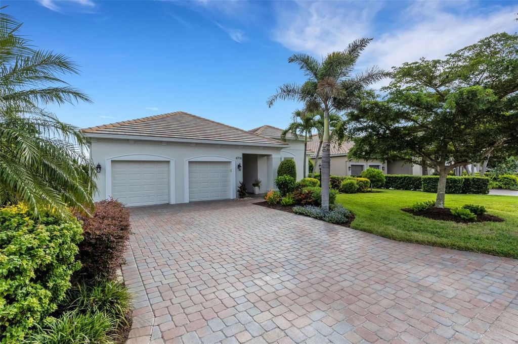 Photo of 4776 Royal Dornoch Circle, Bradenton, FL 34211 (MLS # A4667346)