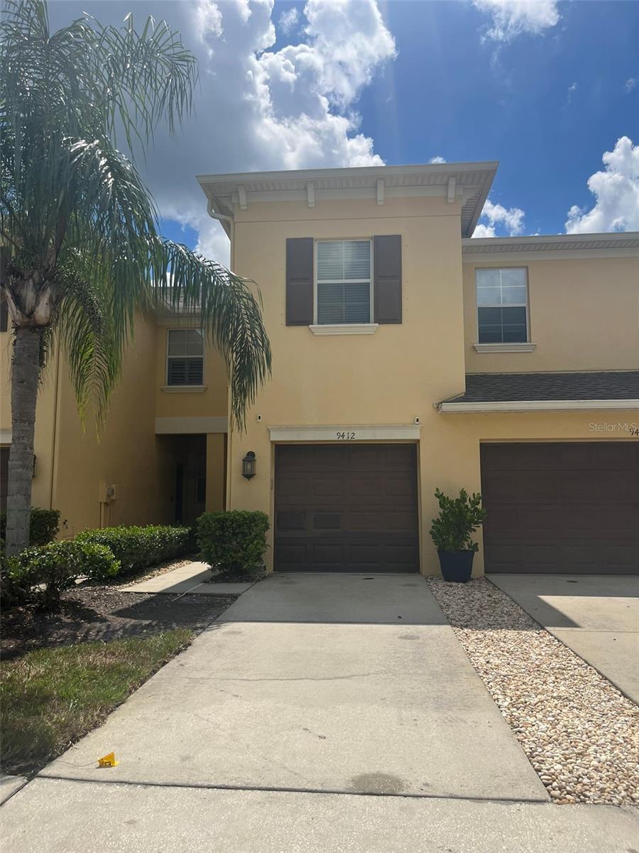 9412 TRUMPET VINE LOOP